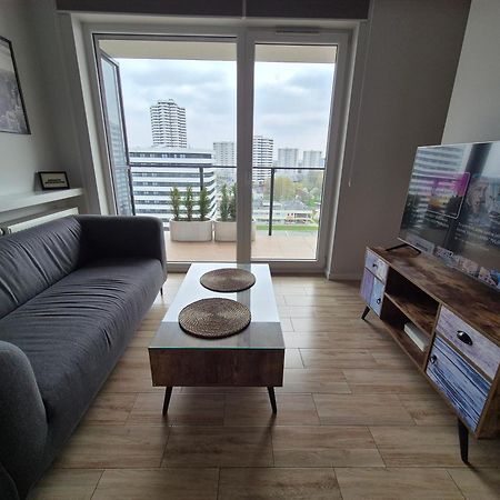 Apartament Wsrod 1000Cy Swiatel - Z Parkingiem W Hali Garazowej- Duzy Balkon Z Lezakami - Piekny Widok Noca Na Panorame Tysiaclecia 카토비체 외부 사진