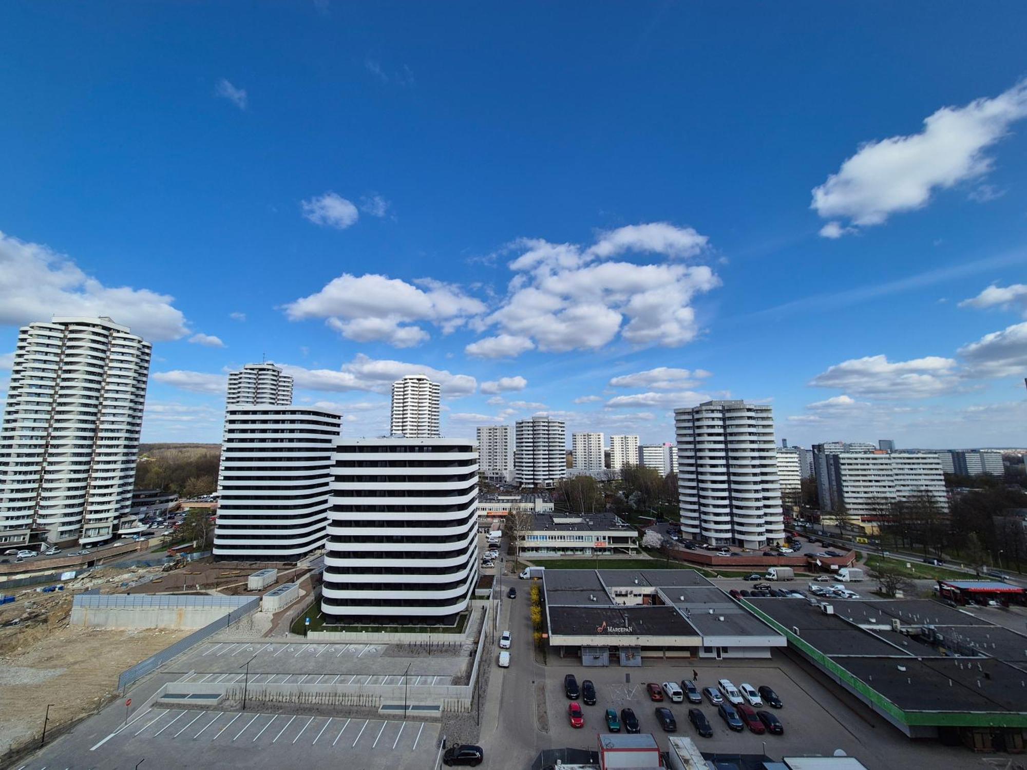 Apartament Wsrod 1000Cy Swiatel - Z Parkingiem W Hali Garazowej- Duzy Balkon Z Lezakami - Piekny Widok Noca Na Panorame Tysiaclecia 카토비체 외부 사진