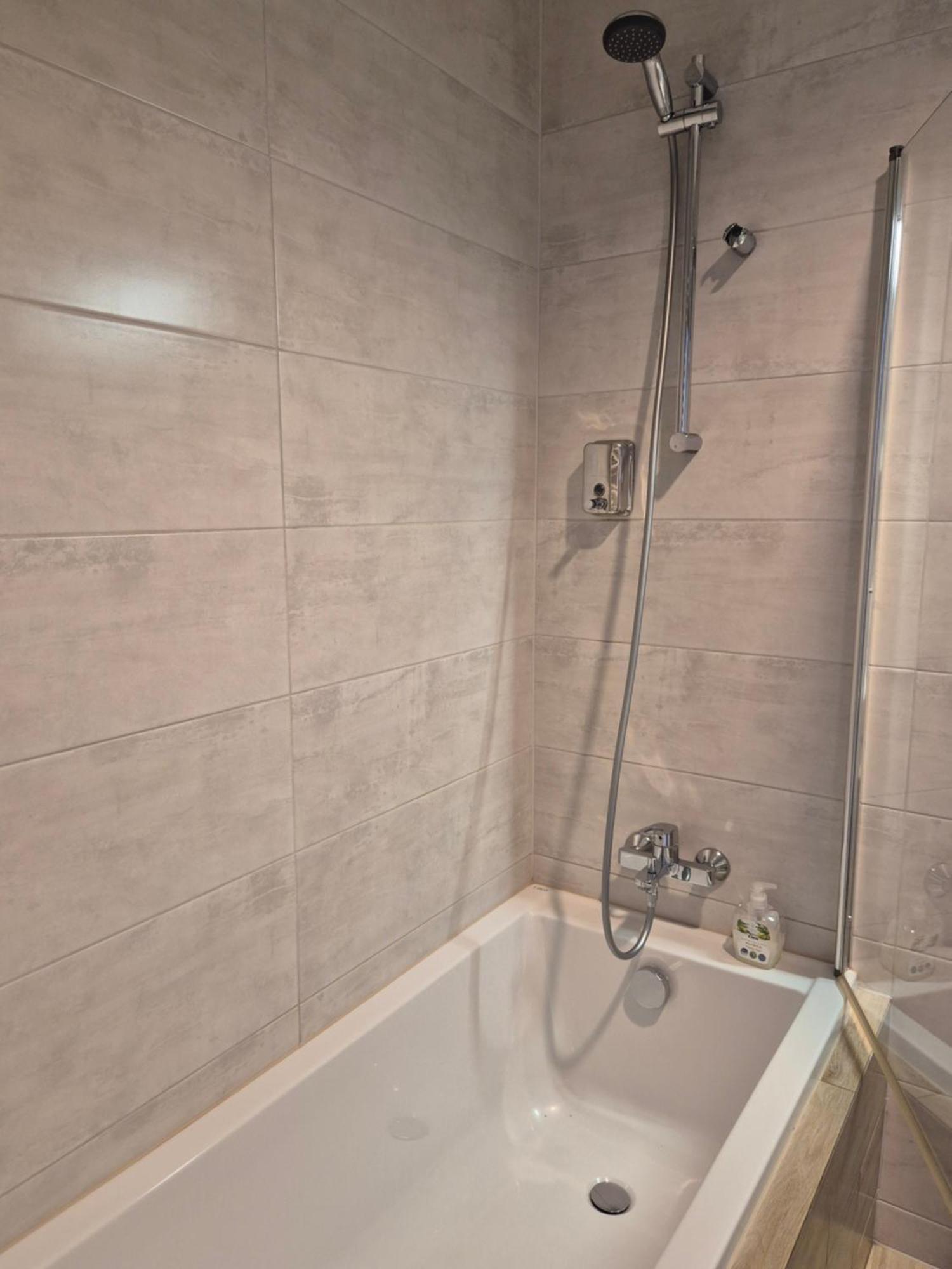 Apartament Wsrod 1000Cy Swiatel - Z Parkingiem W Hali Garazowej- Duzy Balkon Z Lezakami - Piekny Widok Noca Na Panorame Tysiaclecia 카토비체 외부 사진
